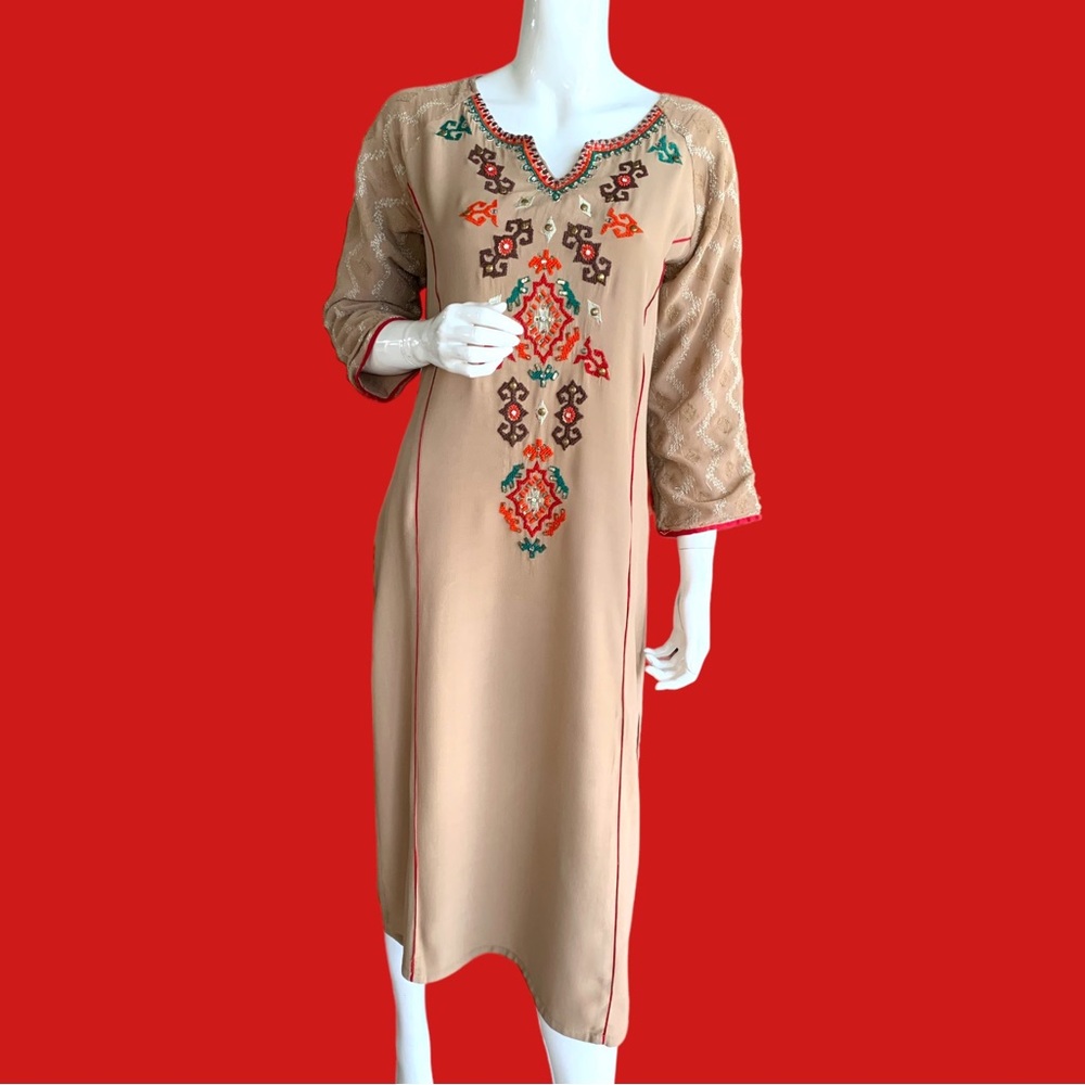 LAKSHITA HANDLOOM EMBROIDERED INDO WESTERN TUNIC TOP. WOMEN’S SIZE MEDIUM